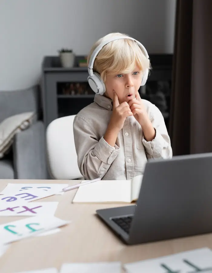 PanovEnglish - boy learning online PanovEnglish - boy learning online
