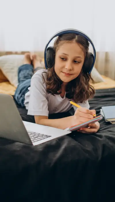 PanovEnglish - girl learning online PanovEnglish - girl learning online